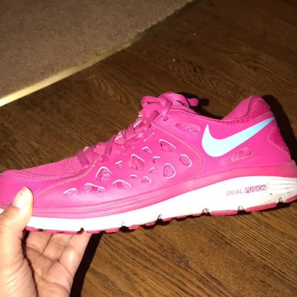 Pink nikes - Picture 2 of 3